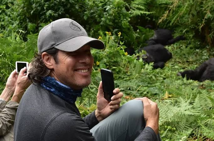 Budget Family Safari with Gorillas and Chimps